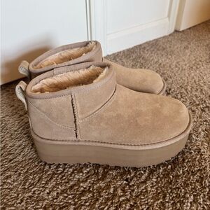 UGG Women's Classic Ultra Mini Platform